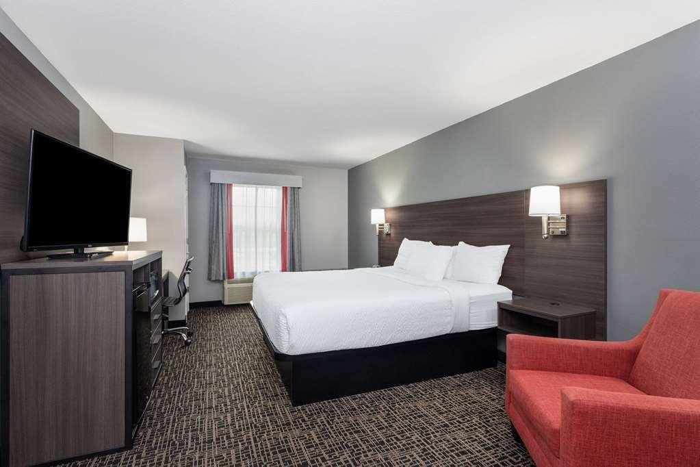 Ramada By Wyndham Sellersburg/Louisville North Room photo